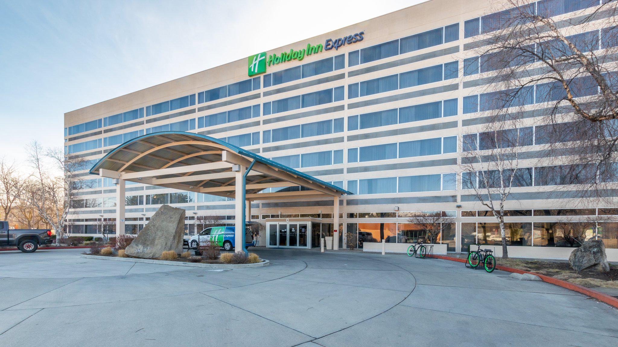 Фото Holiday Inn Express Boise - University Area, an Ihg Hotel