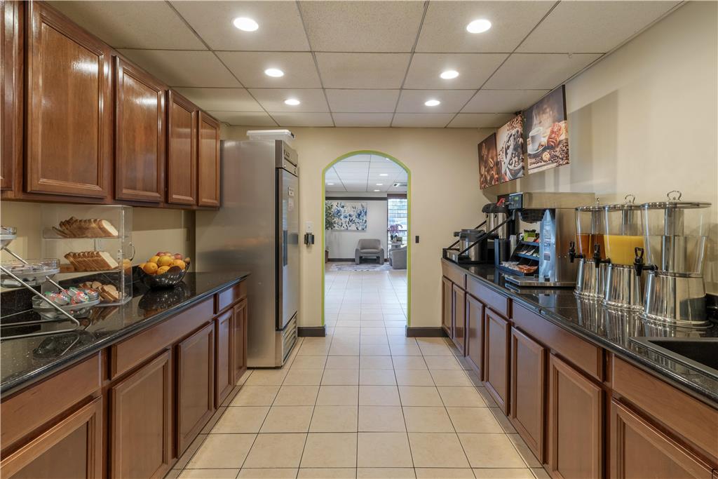 Фото SureStay Hotel by Best Western East Brunswick