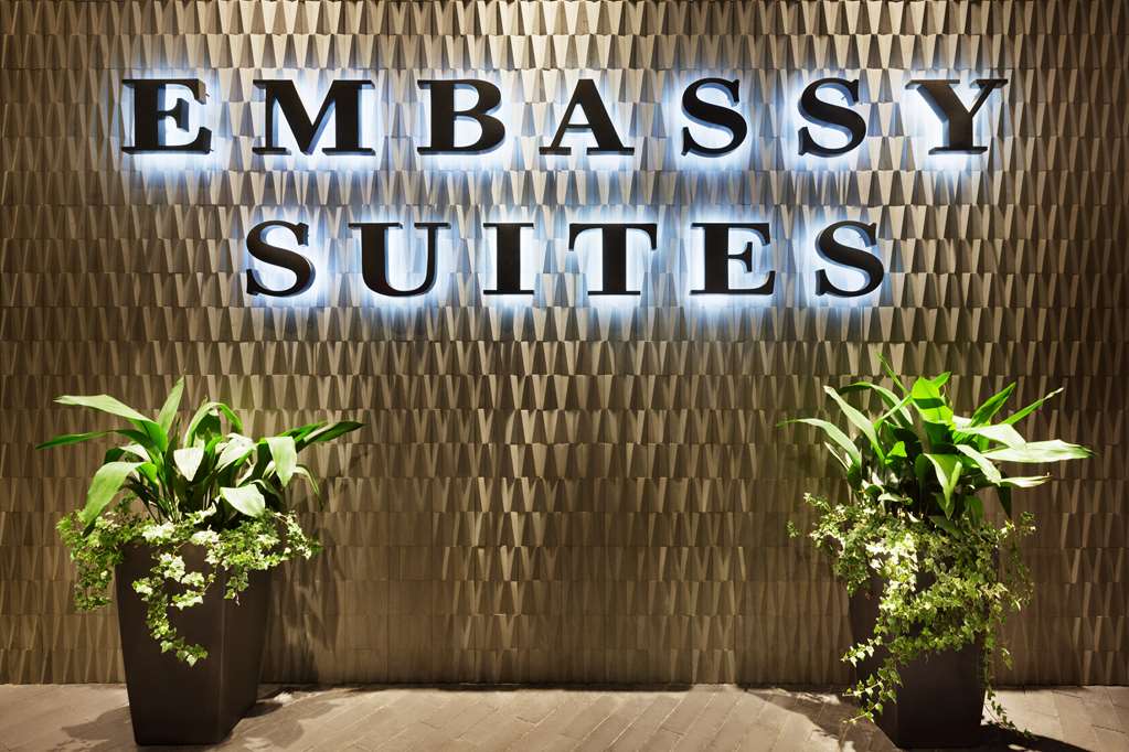 Фото Embassy Suites by Hilton Charlotte Uptown