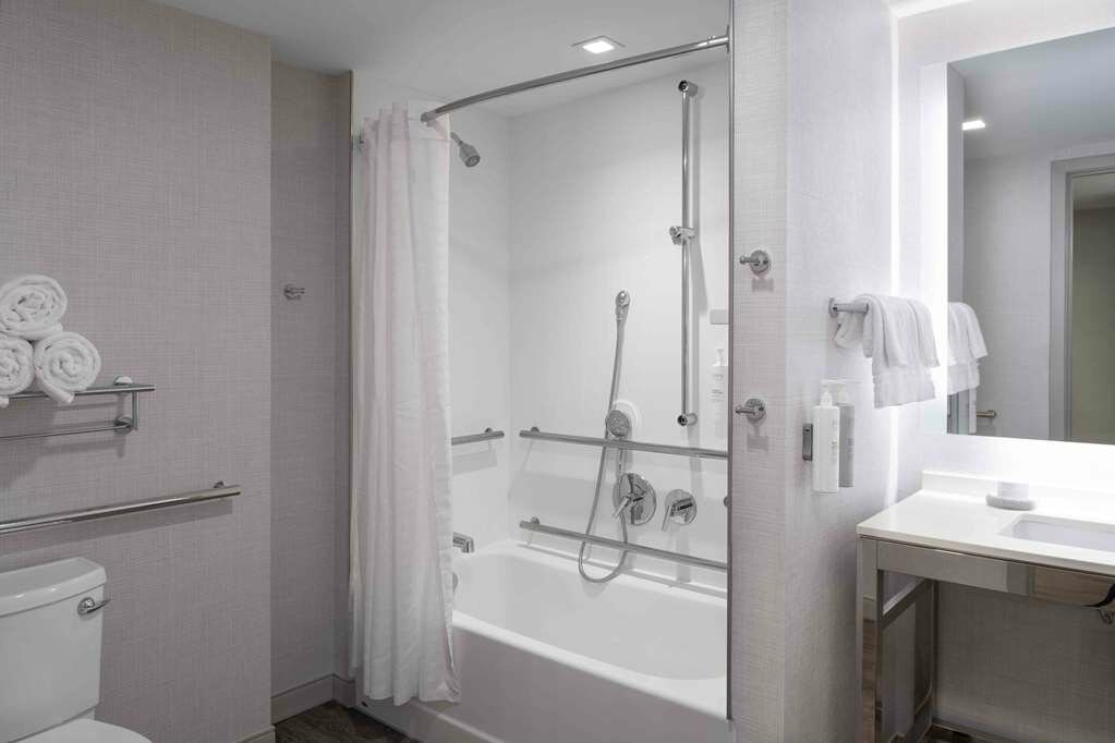 Фото Homewood Suites by Hilton Boston Logan Airport Chelsea