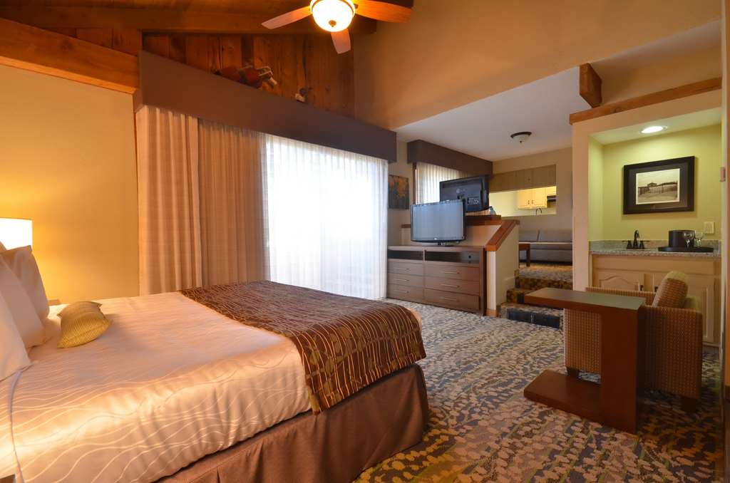Фото Best Western The Inn & Suites Pacific Grove