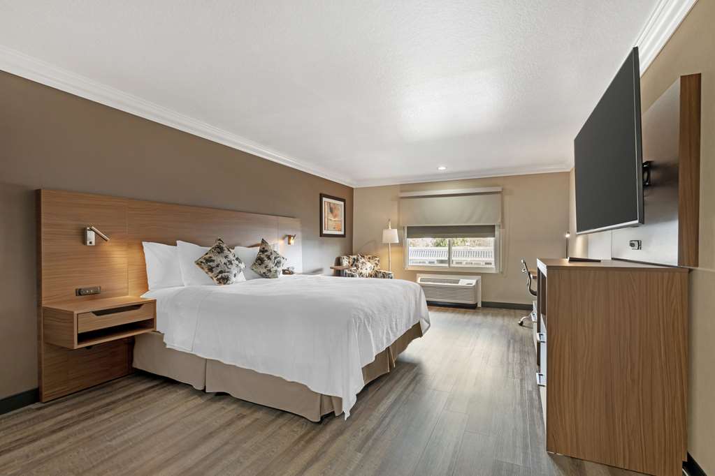 Фото Best Western Plus Newport Mesa Inn