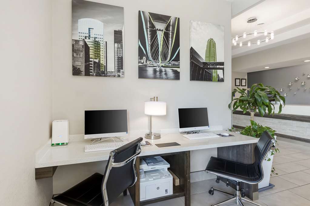 Фото Best Western Plus Des Moines West Inn & Suites