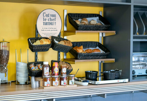 Гостиница B&b Hotel Bollene в Ньоне