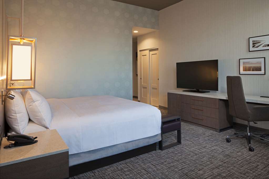 Фото H Hotel Los Angeles, Curio Collection by Hilton