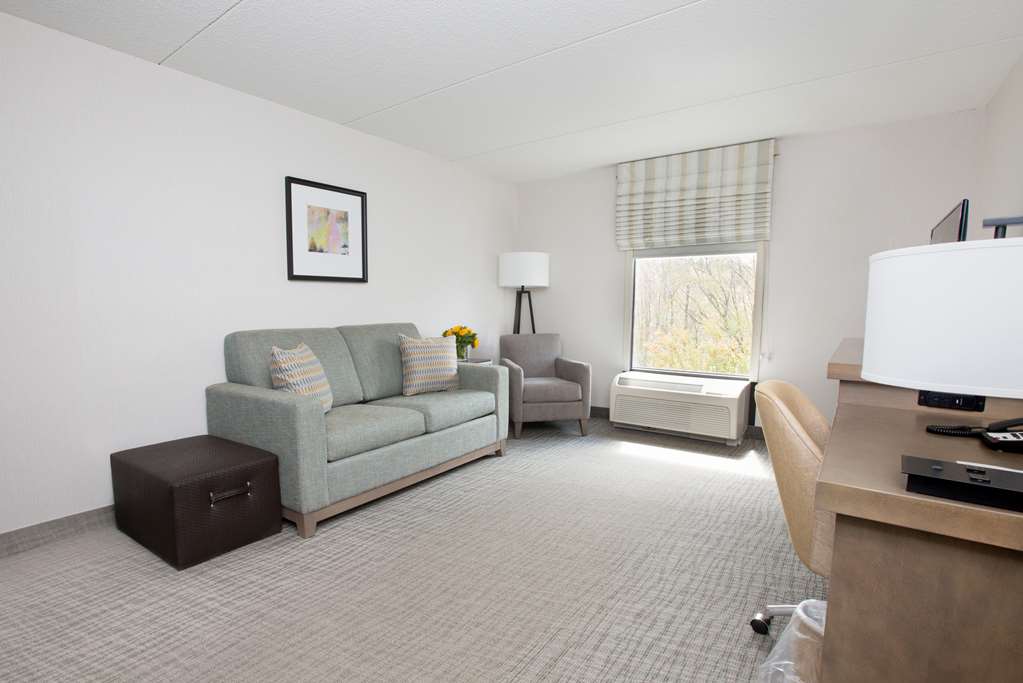Фото Hampton Inn Raynham Taunton