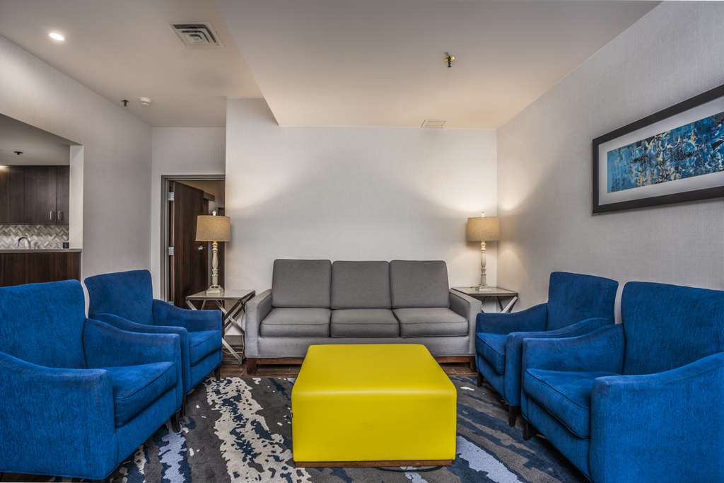 Фото Embassy Suites Indianapolis Downtown