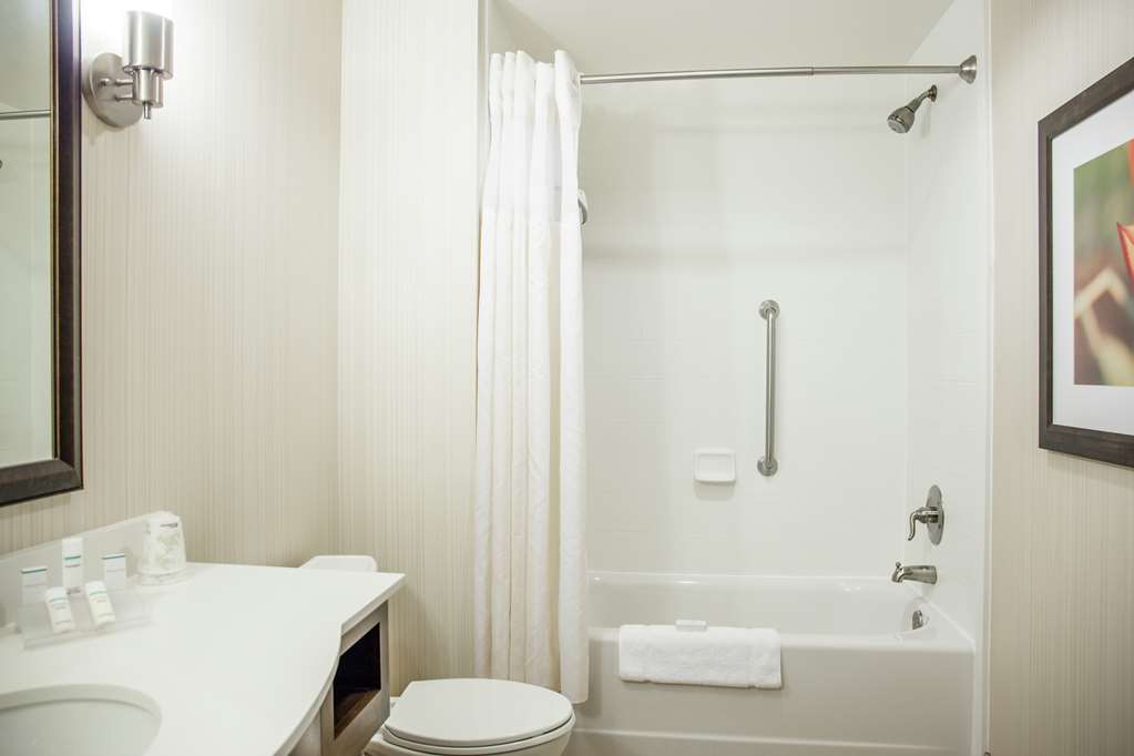 Фото Hilton Garden Inn Milwaukee Downtown