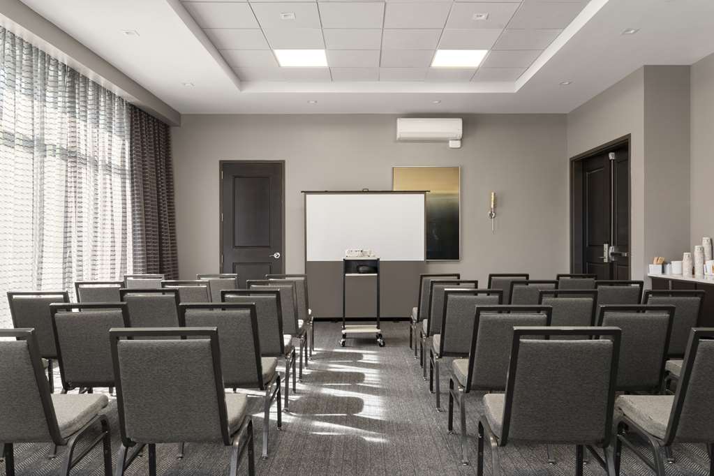 Фото Hampton Inn & Suites Worcester