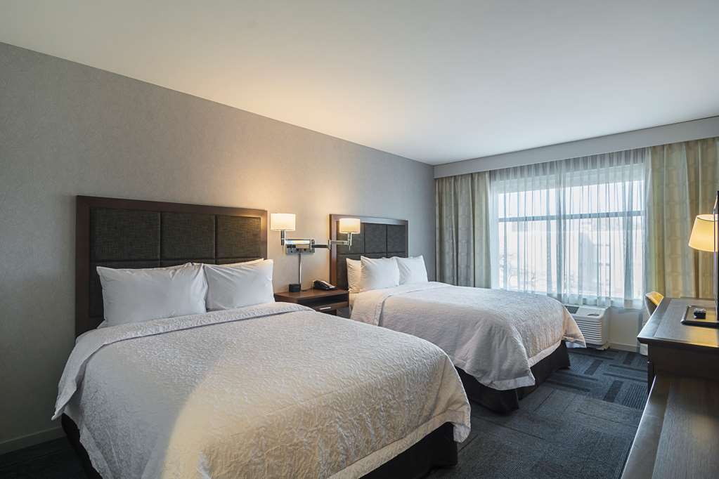 Фото Hampton Inn Chicago North Loyola Station