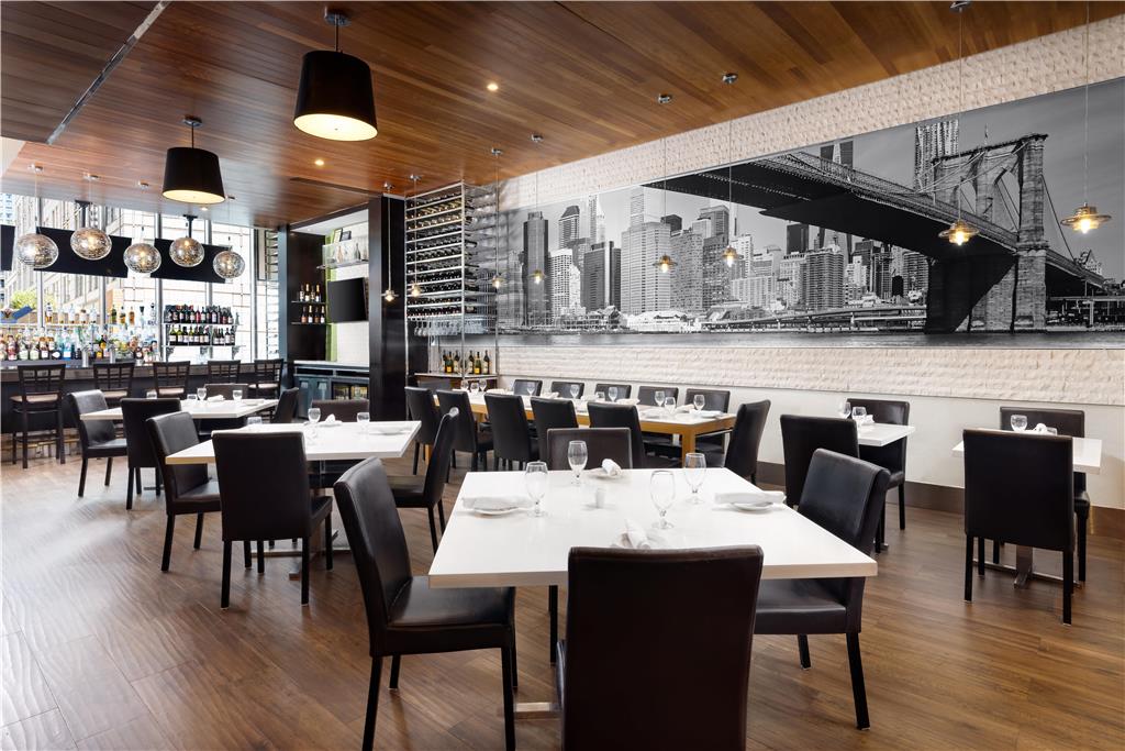 Фото Hilton Garden Inn New York-Times Square Central