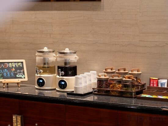 Фото Howard Johnson Jinyi Hotel Chongqing