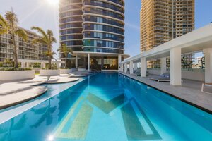 Гостиница Meriton Suites Surfers Paradise