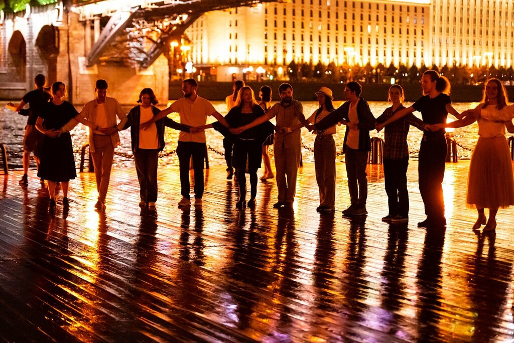 Raqs maydonchasi Исторические танцы на Набережной, Moskva, foto