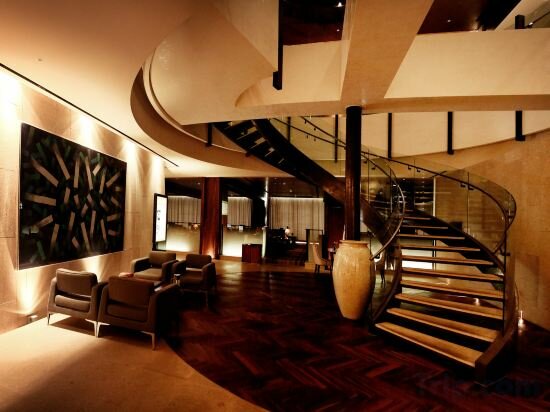 Фото The Riverside Hotel