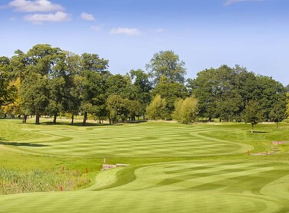 Фото Hanbury Manor Marriott Hotel & Country Club