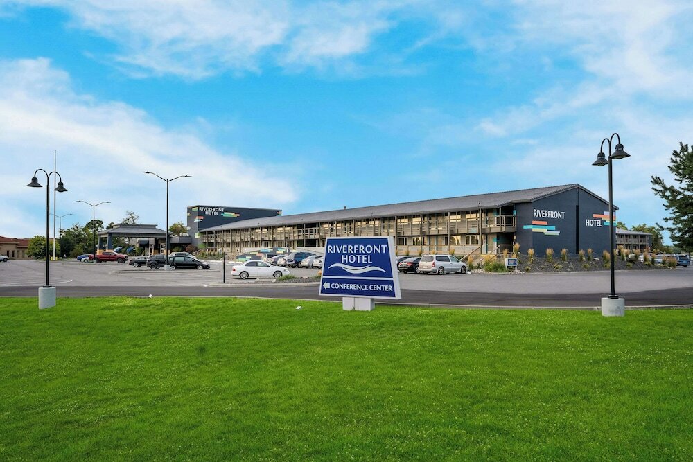 Фото Riverfront Hotel, SureStay Collection by Best Western