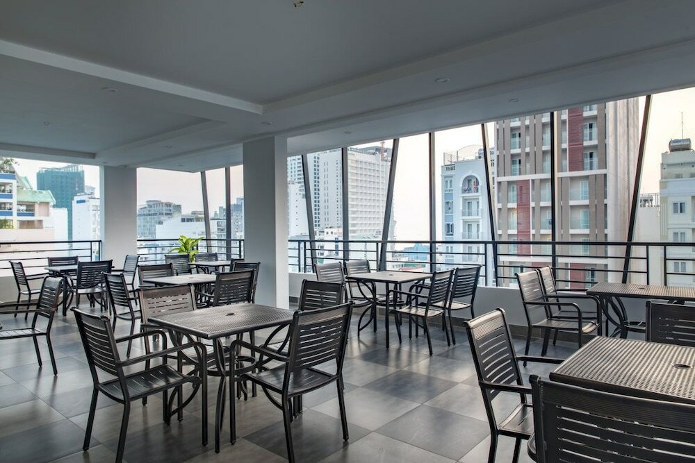 Фото Maple Leaf Hotel & Apartment