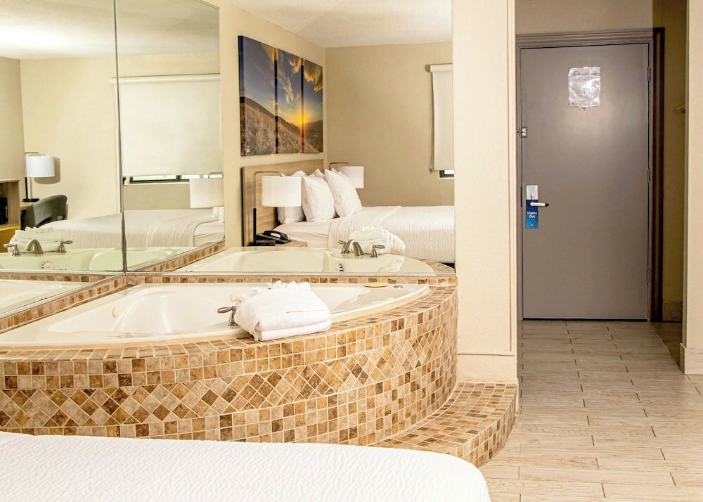 Фото Days Inn and Suites by Wyndham Hammond, In