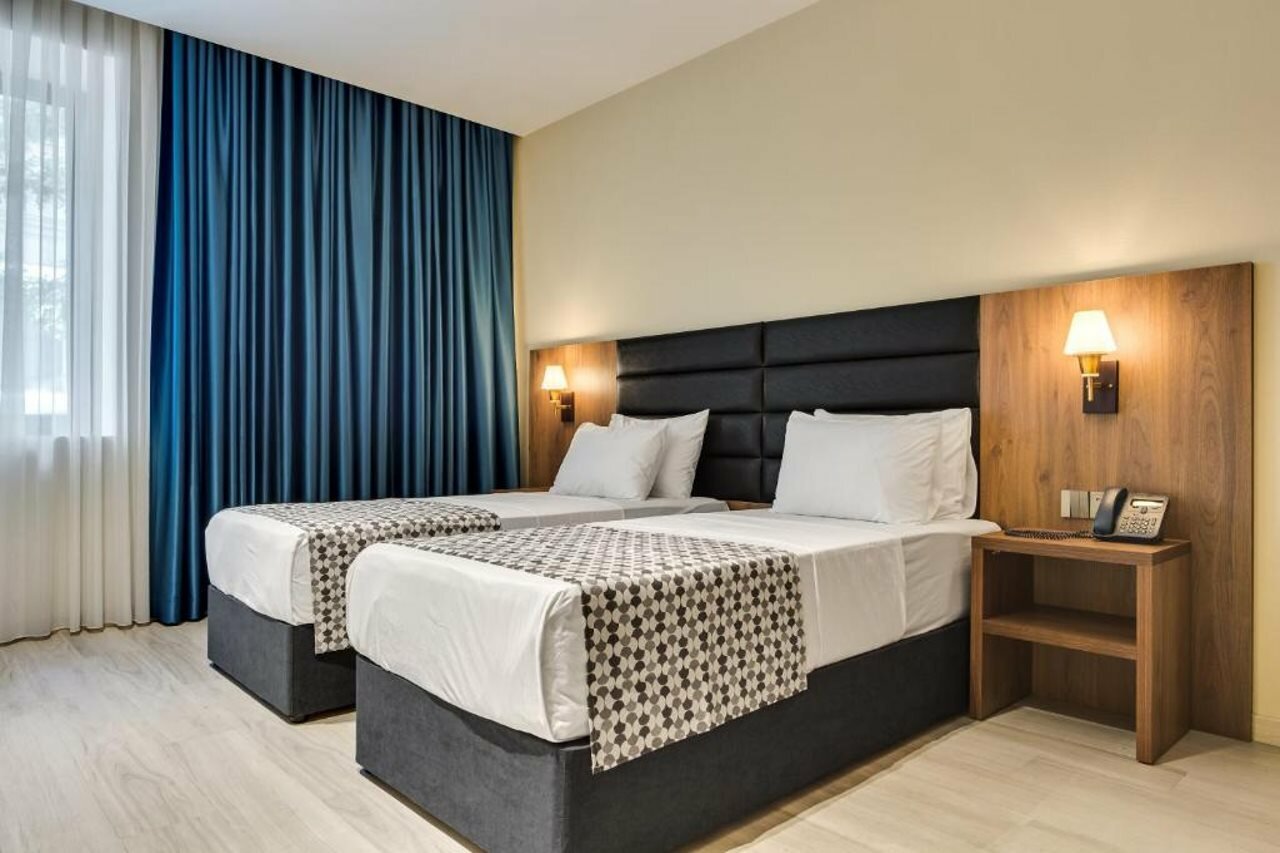 Фото отеля 1