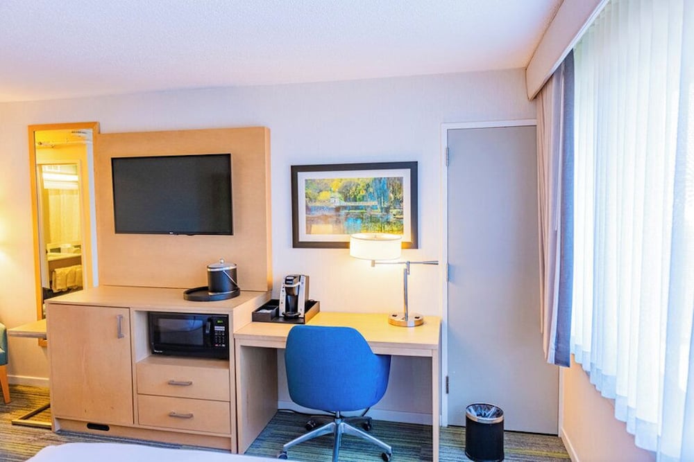 Фото The Inn at Longwood Medical