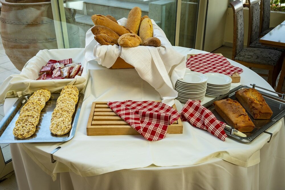 Фото Dolphin Resort Hotel & Conference