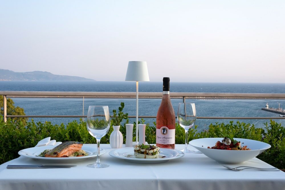 Фото Pharae Palace Hotel