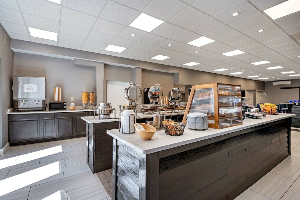 Фото Clarion Hotel Conference Center - North