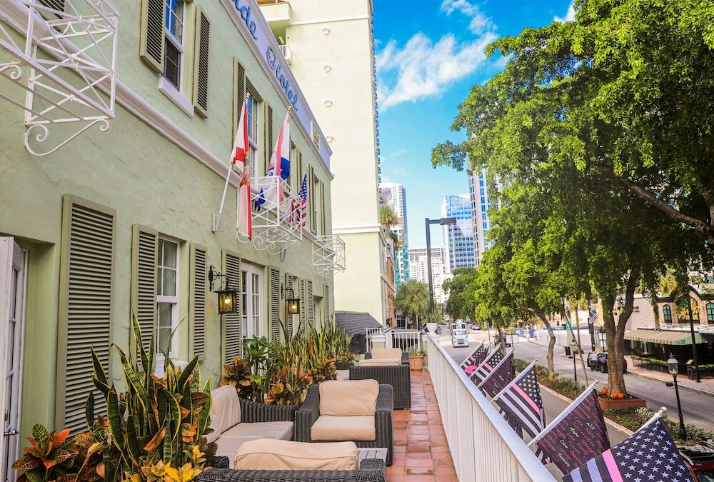 Фото Riverside Hotel