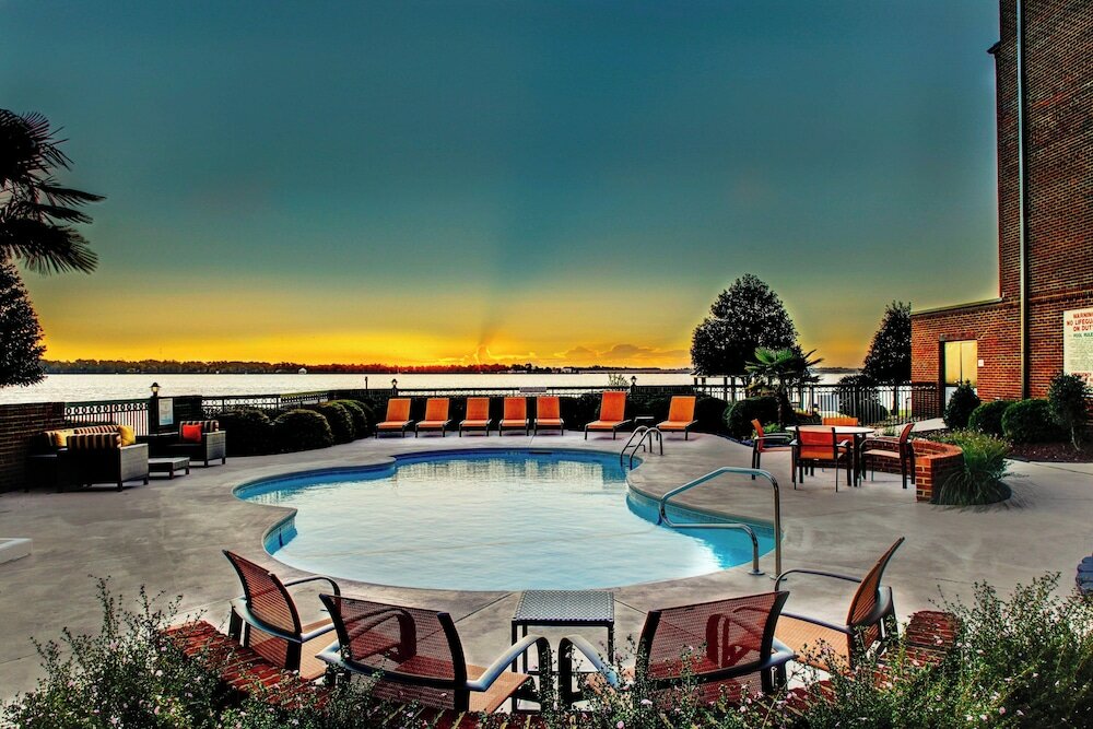 Фото Courtyard by Marriott New Bern