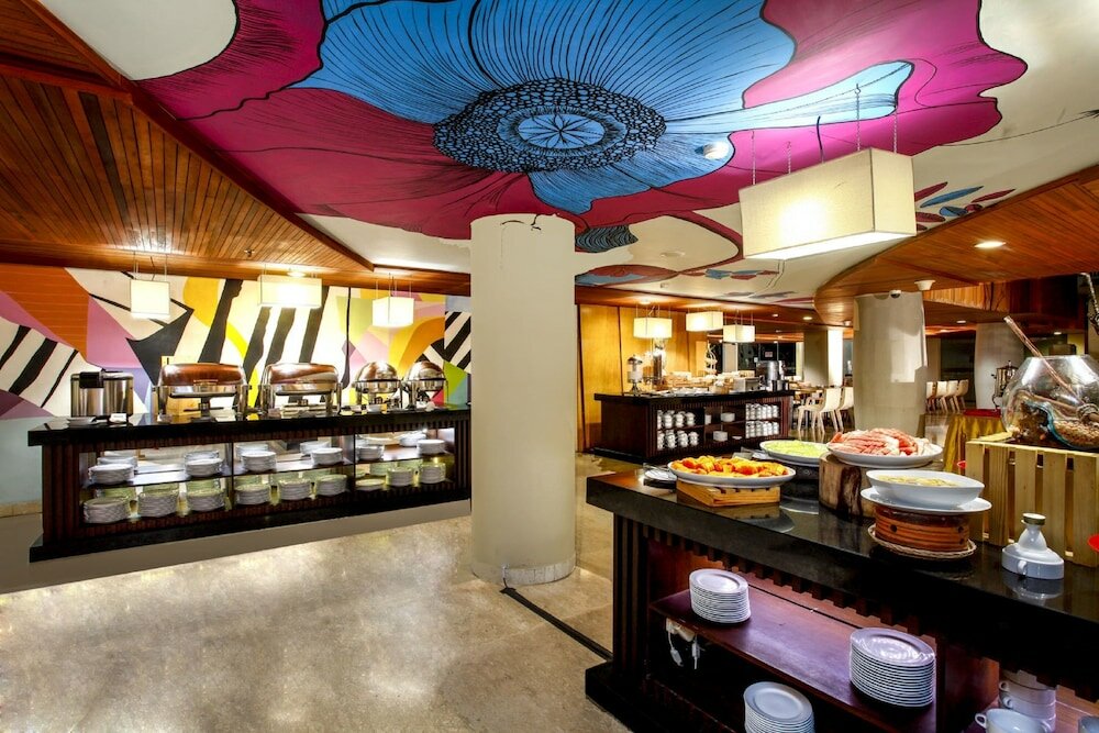 Фото Bedrock Hotel