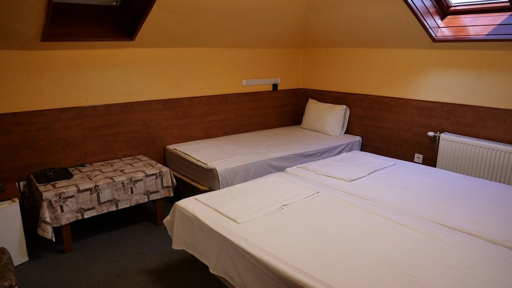 Фото Attila Hotel & Restaurant