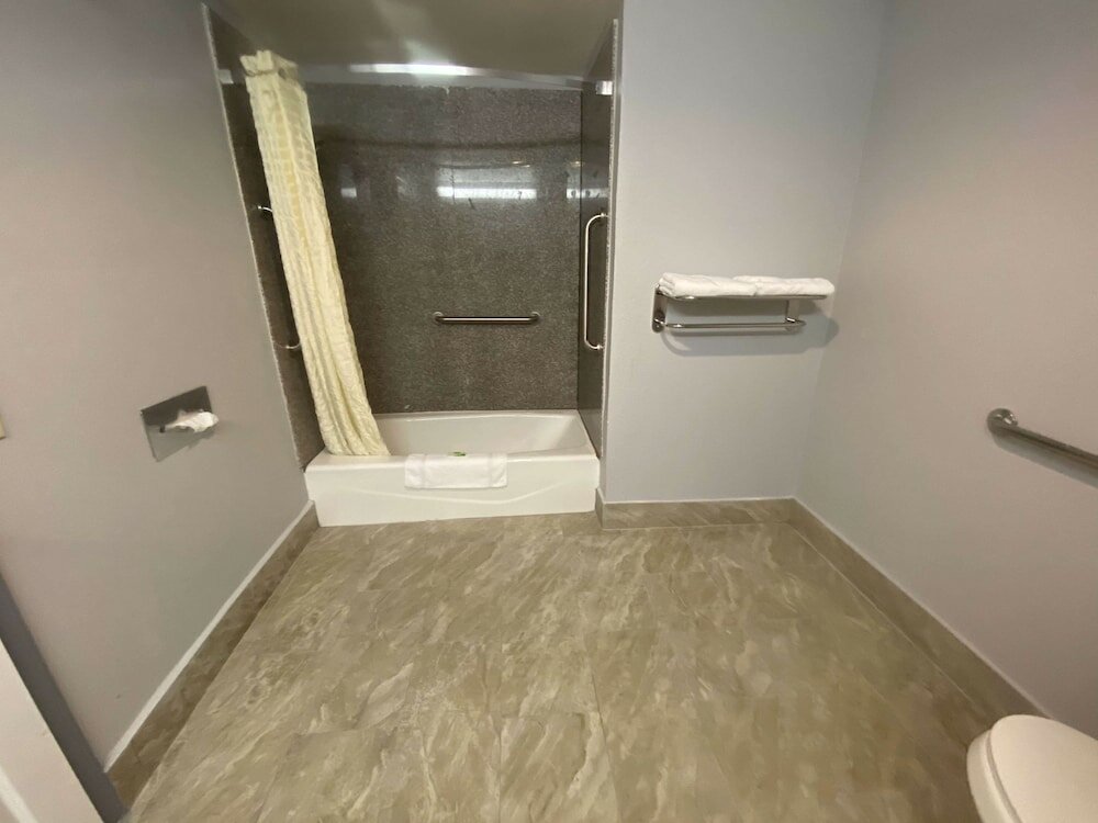 Фото SureStay Plus Hotel by Best Western Hammond