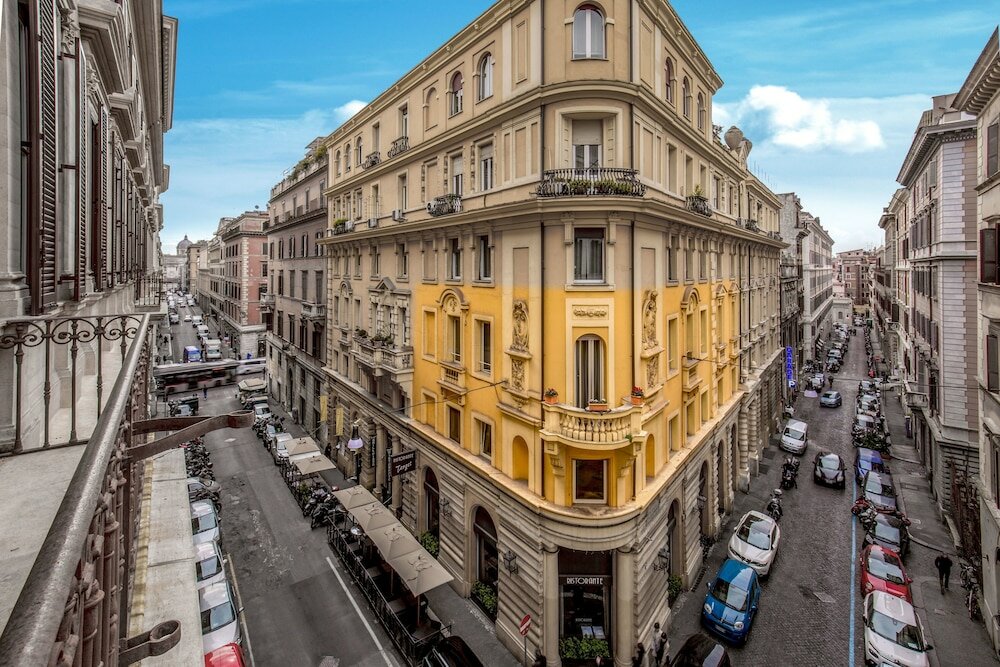 Фото отеля 1