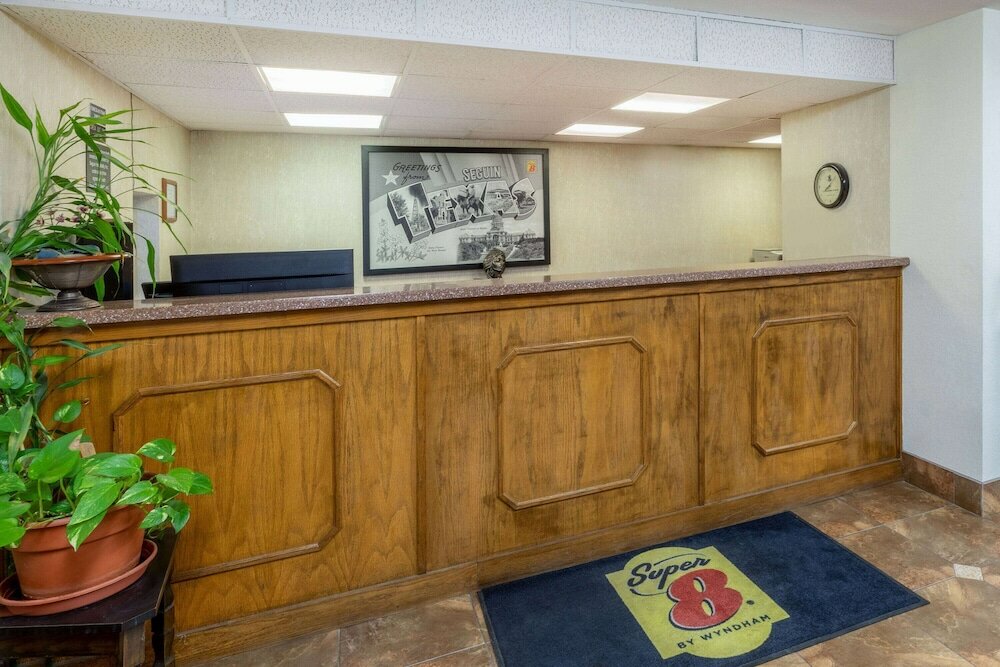 Фото Super 8 by Wyndham Seguin