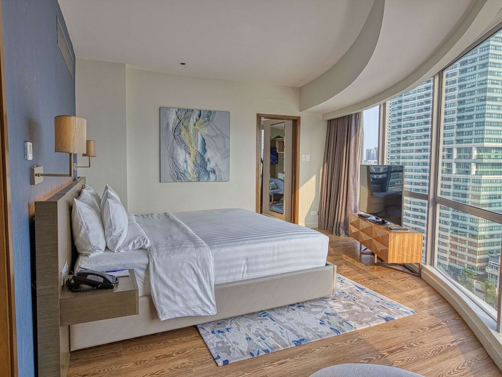 Фото Novotel Suites Manila at Acqua