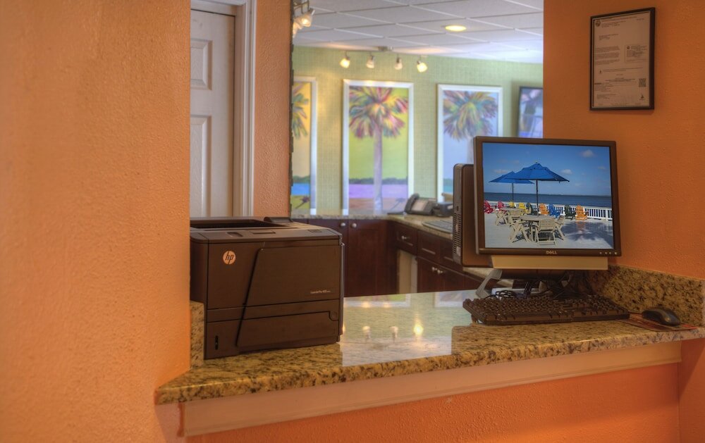 Фото Sailport Waterfront Suites