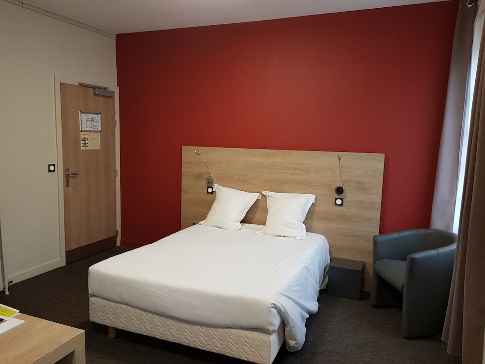 Фото Logis Hôtel À La Bonne Auberge