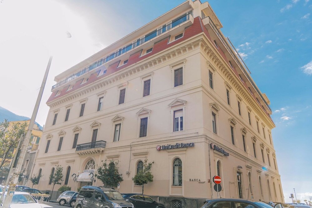 Фото отеля 1