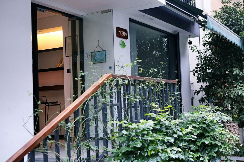 Фото Hangzhou Backlighting Inn