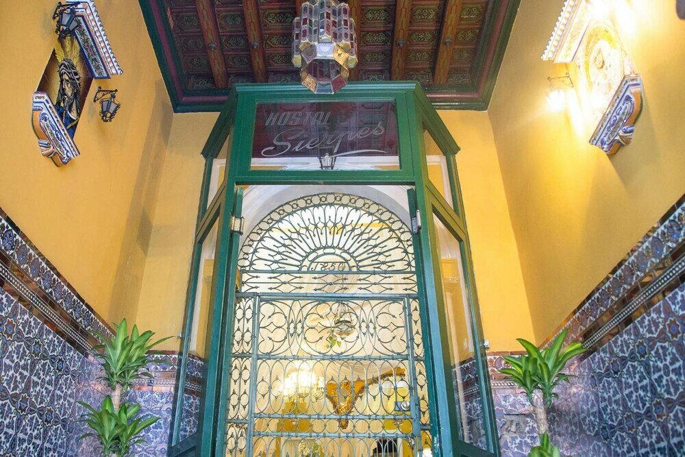 Фото Hostal Sierpes