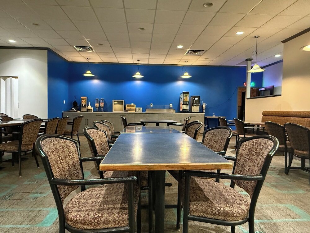 Фото Days Inn by Wyndham Drayton Valley