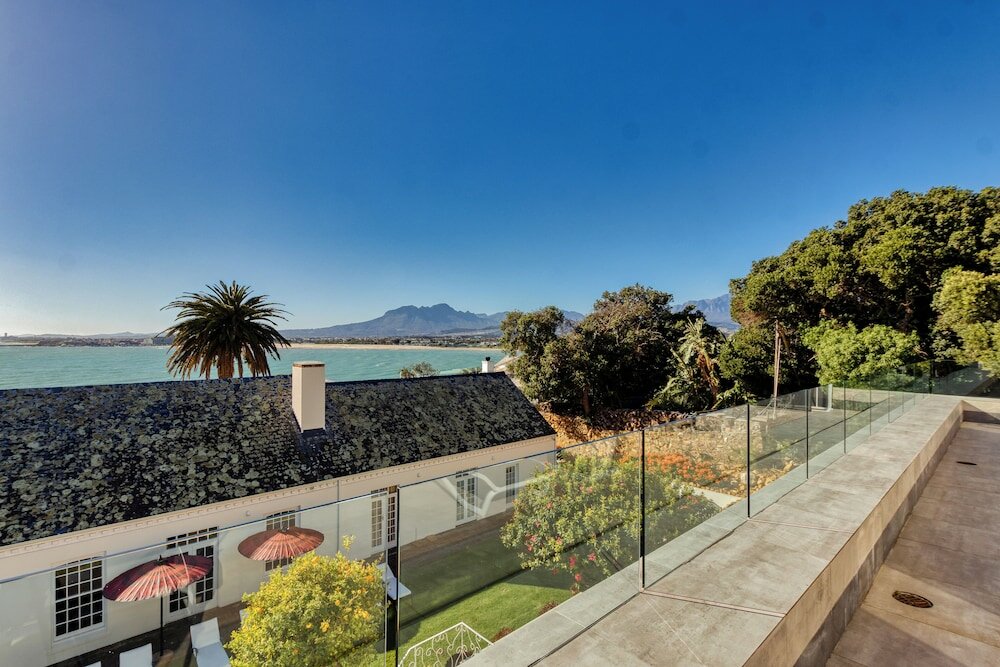 Фото Manor on the Bay