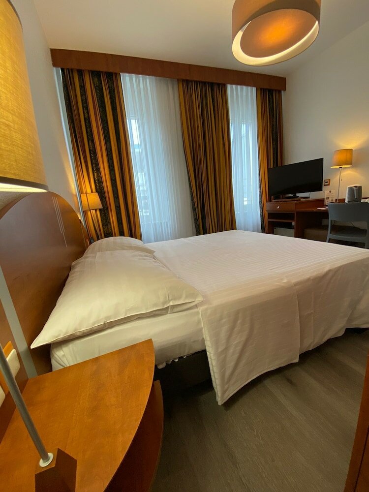 Фото Admiral Hotel