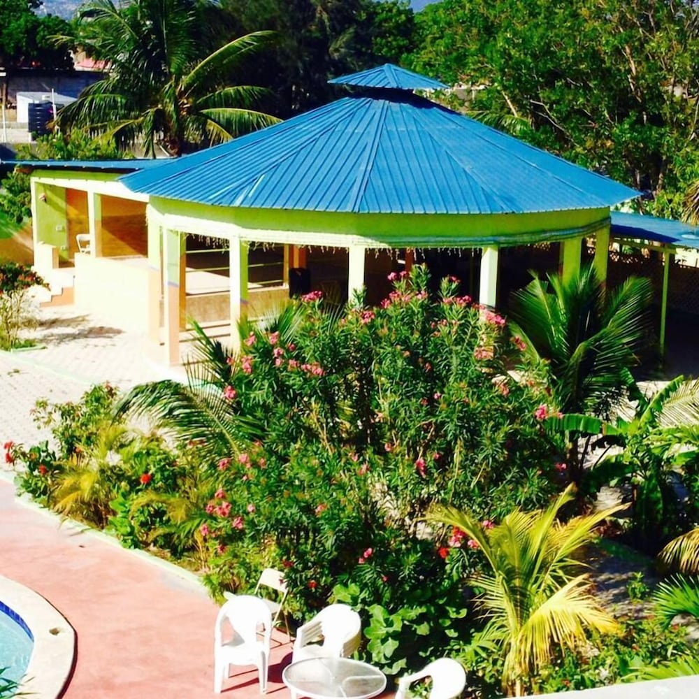 Фото La Cayenna Hôtel et Restaurant