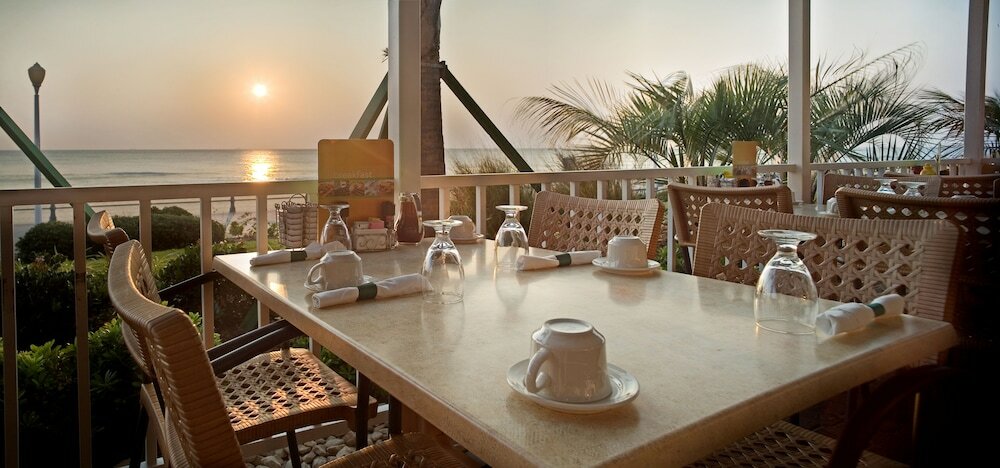 Фото Holiday Inn & Suites Virginia Beach North Beach, an Ihg Hotel