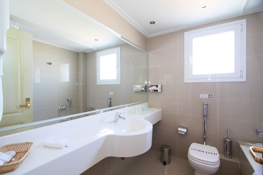 Фото Piraeus Theoxenia Hotel