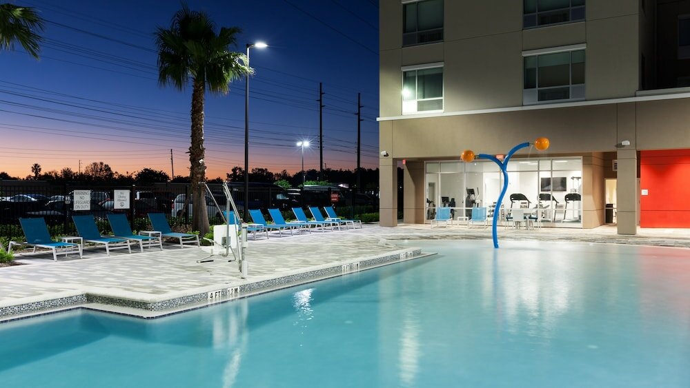 Фото Holiday Inn Express & Suites Orlando at SeaWorld, an Ihg Hotel