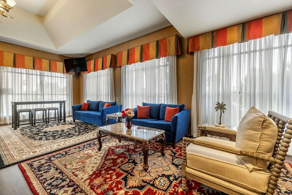 Фото Best Western Plus South Bay Hotel