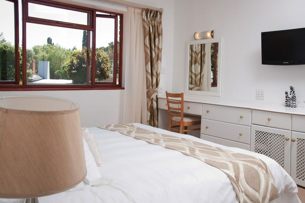 Фото At Winkfield House